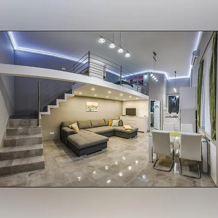 Glamorous - Oktogon Center Budapest